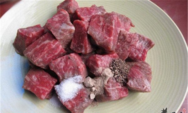 牛肉补血吗
，牛肉炒大白菜补铁吗？图2